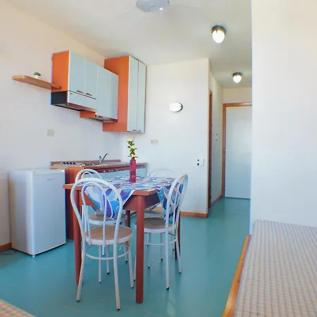 Simplistic In With Garden Olbia